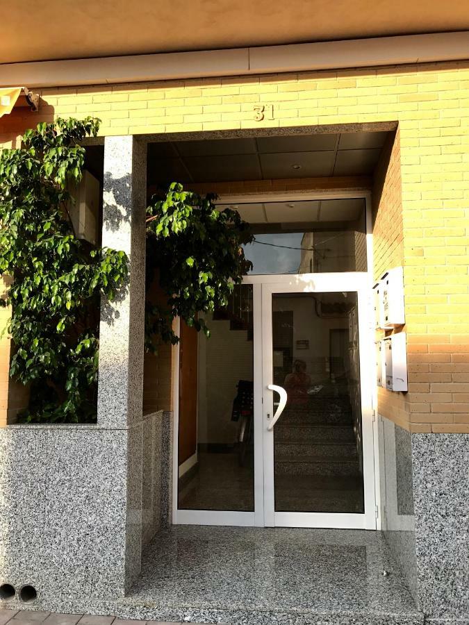 Apartamentos En Deltebre Luaran gambar